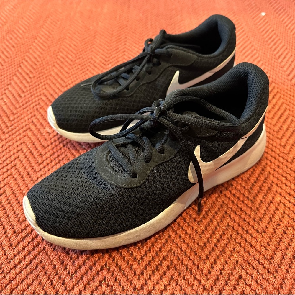 Nike Women’s Sneakers Black and White